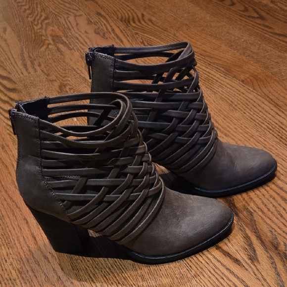 Elegant Women's Gray Ankle Booties - Picture 1 of 4
